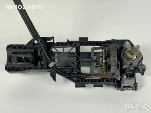 Предна лява дръжка врата Пасат Б6 Predna lqva drujka vrata Passat B6 , снимка 2 - Части - 53253759