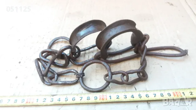 масивни ковани възрожденски окови, белезници, пранги , снимка 9 - Антикварни и старинни предмети - 47906614