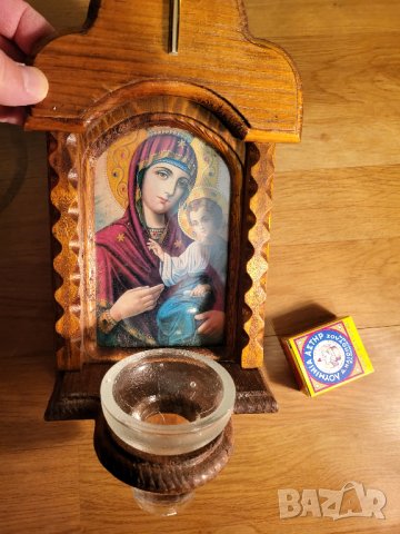Старинен православен иконостас  с кандило дърворезба  Богородица и младенеца, Дева Мария икона, снимка 5 - Антикварни и старинни предмети - 40352663