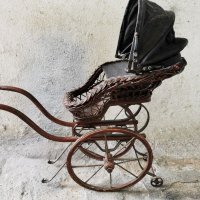 Страхотна детска количка от ратан, дърво и желязо , снимка 2 - Антикварни и старинни предмети - 32961551