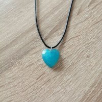 Колие Сърце от епоксидна смола в синьо, снимка 1 - Колиета, медальони, синджири - 34705653
