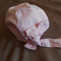 Детска шапка в розово Escada, снимка 4 - Шапки, шалове и ръкавици - 26841423