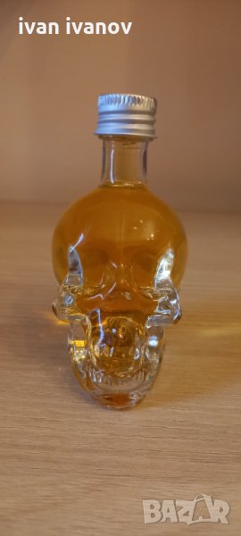 Стъклена бутилка череп, снимка 1