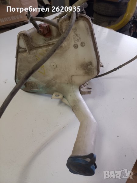 Резервоар течност за стъкла с двете помпи тойота ярис 2008 г, снимка 1