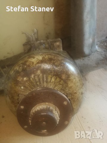 Продавам Ел. Мотор 37.5 Кв. 700 обр/мин.