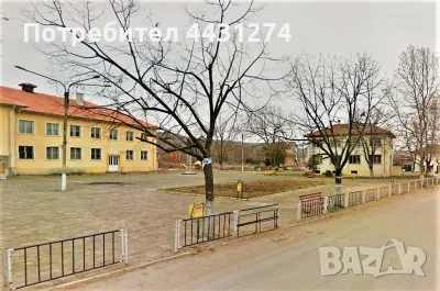 Къща с гараж и двор