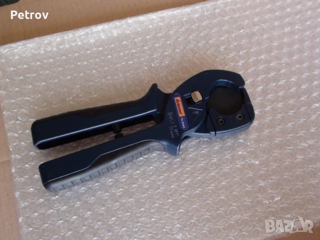 Garant - MADE IN GERMANY - ЧИСТО НОВИ Profi Ножици за Маркучи и PVC материали до 28 mm диаметър !!!!, снимка 12 - Клещи - 49308142