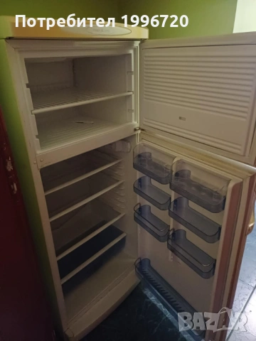  Хладилник Gorenje с горна камера