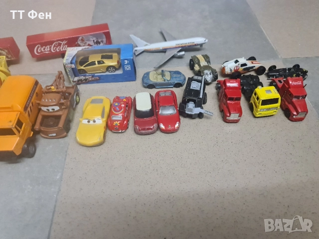 Лот от метални колички и камиони Maisto, Hotweels и други марки, снимка 2 - Коли, камиони, мотори, писти - 52512309