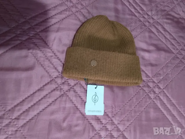 зимна шапка нова