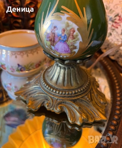 Една красваица за нощното ви шкафче или за интимното ви кътче 💚 Месингова основа, красив зелен порц, снимка 4 - Настолни лампи - 52598779