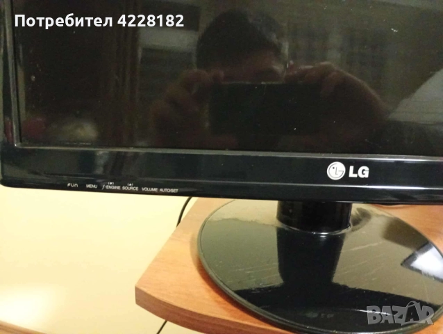 LG Flatron W2271TC 22 inch Монитор, снимка 2 - Монитори - 52187688