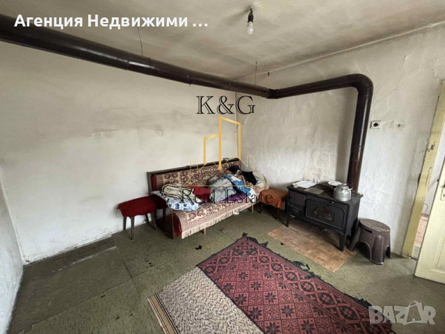 Двуетажна полумасивна къща в гр. Лозница , снимка 3 - Къщи - 51830057