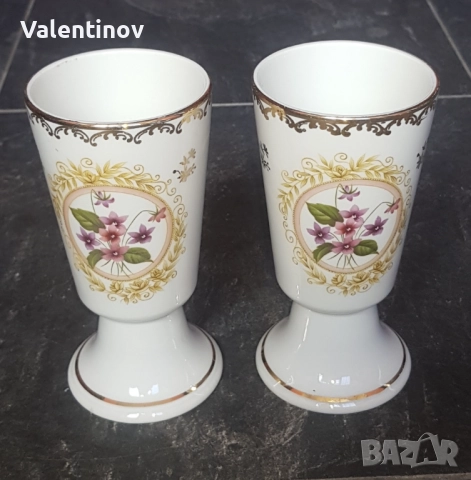 Две старинни порцеланови чаши