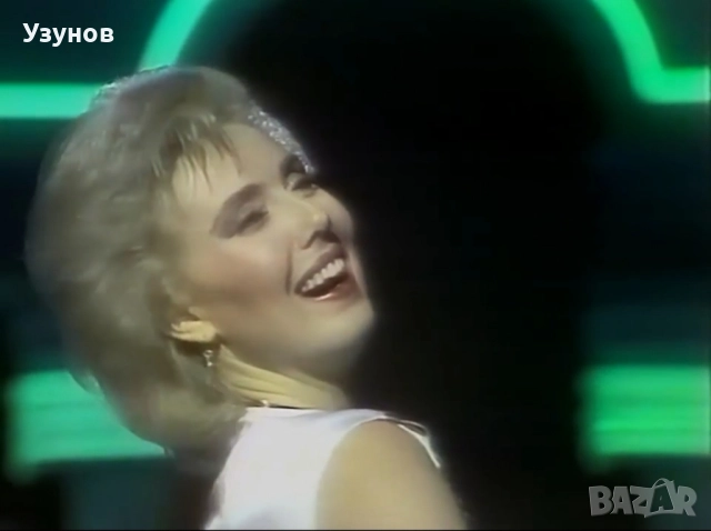 Видеокасета VHS 180 минути сръбска музика най-големите хитове на Лепа Брена до 1990 г. , снимка 4 - Аудио касети - 52472864