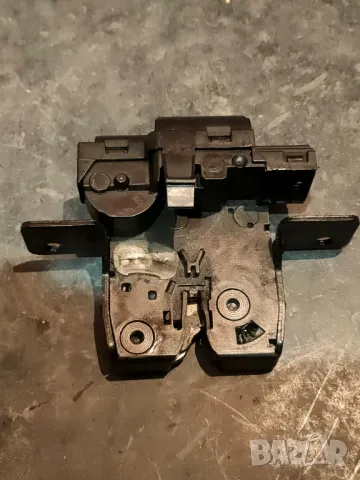 Заключващ механизъм, бравичка за багажник на RENAULT Clio III, Megane, Modus, снимка 2 - Части - 49332216