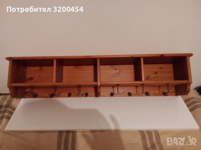 Класическа стенна закачалка от масив