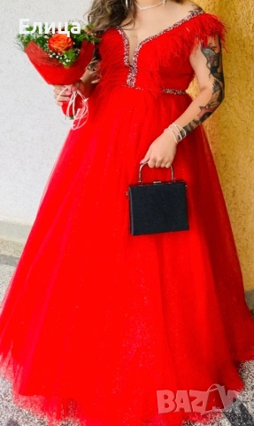 Рокля в цвят червено 