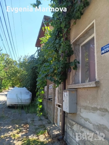Продавам двуетажна къща, снимка 2 - Къщи - 51695872