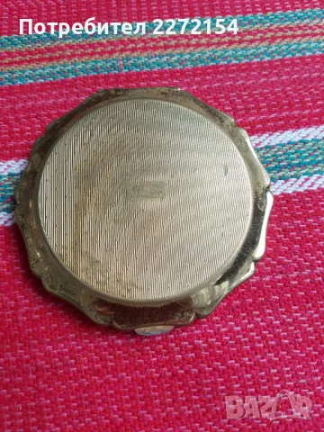 Позлатена пудриера с огледало, снимка 3 - Антикварни и старинни предмети - 50421275