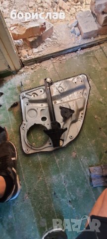 Заден ляв механизъм за стъкло за голф 4 , снимка 2 - Части - 38186551