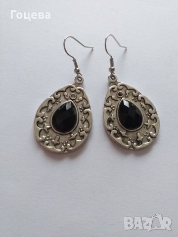 Прелестни обици капка с черен кабошон и орнаментирана основа в цвят сребро ребро , снимка 1