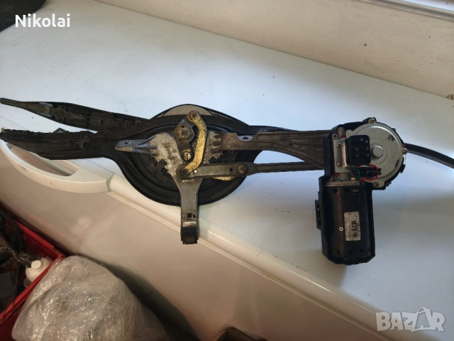 Механизъм чистачка Мерцедес 124, снимка 4 - Части - 53411878