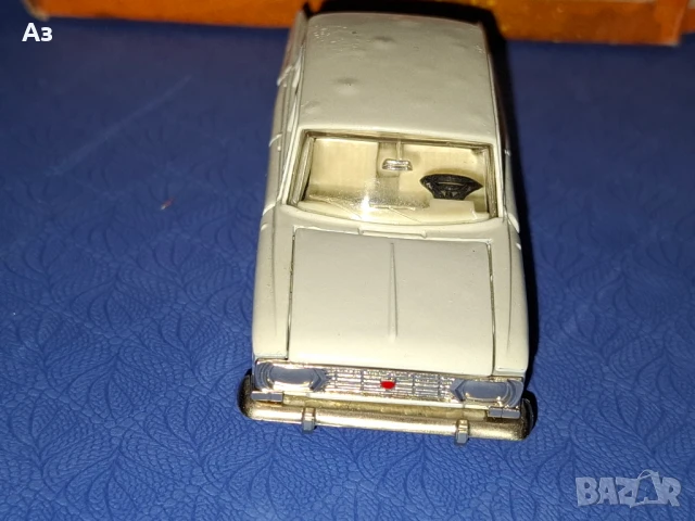 Стар руски метален модел на кола Москвич 408 А1  медицинска помощ - 1:43 Сделано в СССР, снимка 8 - Колекции - 50800667