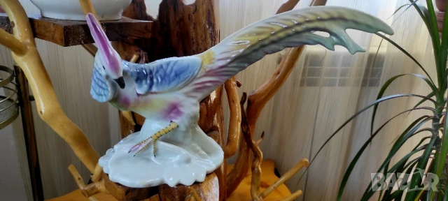 Българска порцеланова статуетка