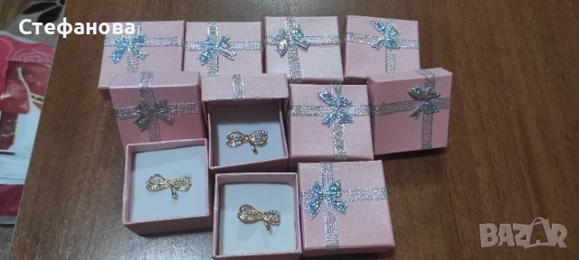Брошки с кристали 14 броя, снимка 2 - Други - 52279375