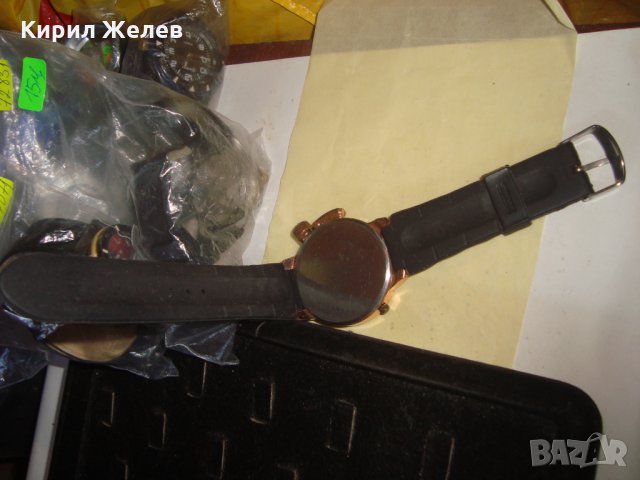 ВИНТИДЖ ЕФЕКТЕН КВАРЦОВ ВНУШИТЕЛЕН ПОЗЛАТЕН ЧАСОВНИК СИЛИКОНОВА КАИШКА МНОГО ФЕШЪН МОДЕЛ 81308, снимка 11 - Мъжки - 32912271