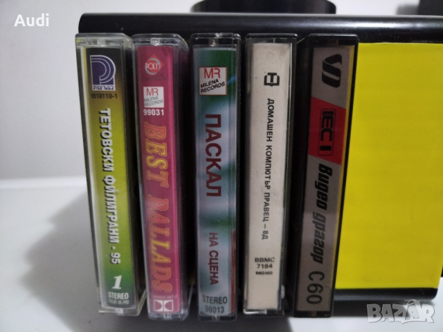 Стара ретро фонотека за касети/касетник. Без забележки!  Бонус всичките 20 касетки към нея, снимка 4 - Други - 44889577