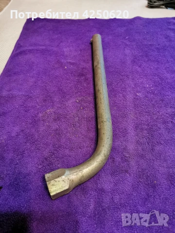  Ключ за гуми- 19 Фабричен, снимка 2 - Аксесоари и консумативи - 50578544