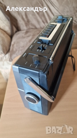 Радиокасетофон Universum de Luxe, снимка 5 - Радиокасетофони, транзистори - 52208312