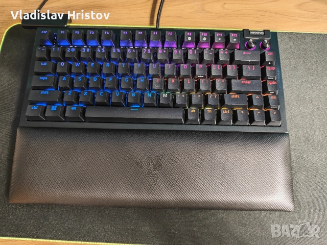 Razer BlackWidow V4 75% - Leobog Graywood v4 суичове, снимка 3 - Клавиатури и мишки - 52990640