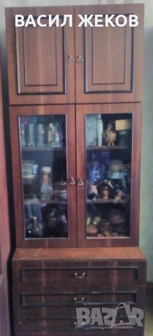 Остъклена витрина 