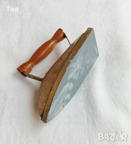 Малка декоративна ютийка , снимка 3 - Антикварни и старинни предмети - 53211360