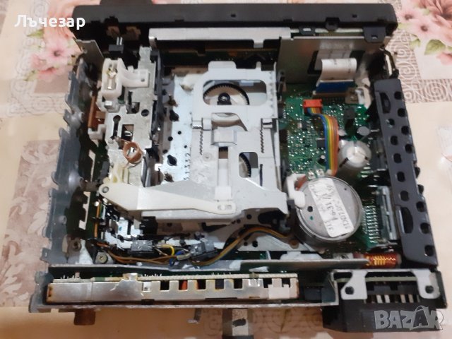 касетофон за кола, снимка 4 - Радиокасетофони, транзистори - 43172251