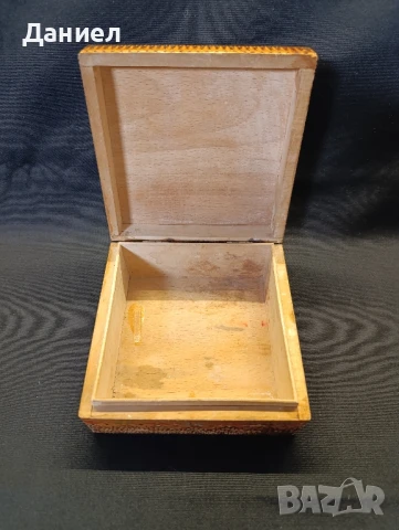 Пирографирана кутия за бижута, снимка 2 - Антикварни и старинни предмети - 51312060