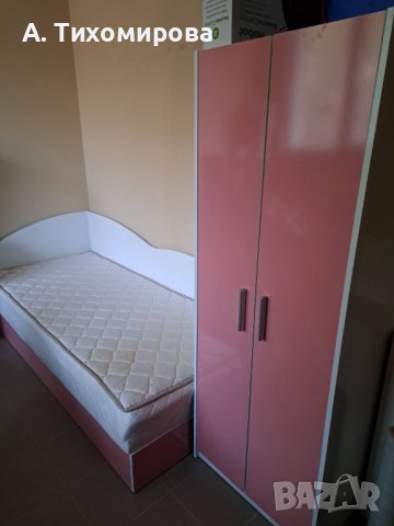 Легло с матрак 90/200 +2 гардероба 160/60см и 150/40см бял-розов гланцц, снимка 3 - Спални и легла - 42973553