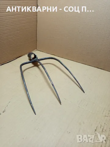 Соц Стара Ръчно Кована Три Рога Вила За Сено., снимка 4 - Антикварни и старинни предмети - 49261837