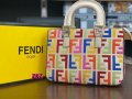 Дамска чанта Fendi, снимка 1 - Чанти - 32392184