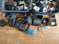 Продавам един куфар с фотоапарати , светкавици , обектив и куфар., снимка 4