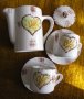 Каничка с капаче и 2 чашки с чинийки за кафе, снимка 4