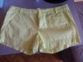 ярко жълти къси маркови памучни панталонки Beneton, снимка 1 - Къси панталони и бермуди - 32855852