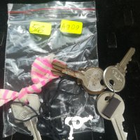 Лот ключове, снимка 1 - Други ценни предмети - 26215968