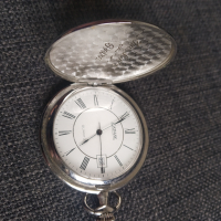 Дамски кварцов джобен часовник, снимка 2 - Антикварни и старинни предмети - 44912445