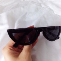Ретро слънчеви очила с полукръгла рамка тип котешко око, снимка 2 - Слънчеви и диоптрични очила - 33472325