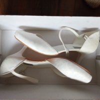 Бели обувки на ток 36/37 номер, снимка 3 - Дамски обувки на ток - 39809761