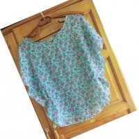 Синя блузка на цветчета, снимка 1 - Детски Блузи и туники - 33465637
